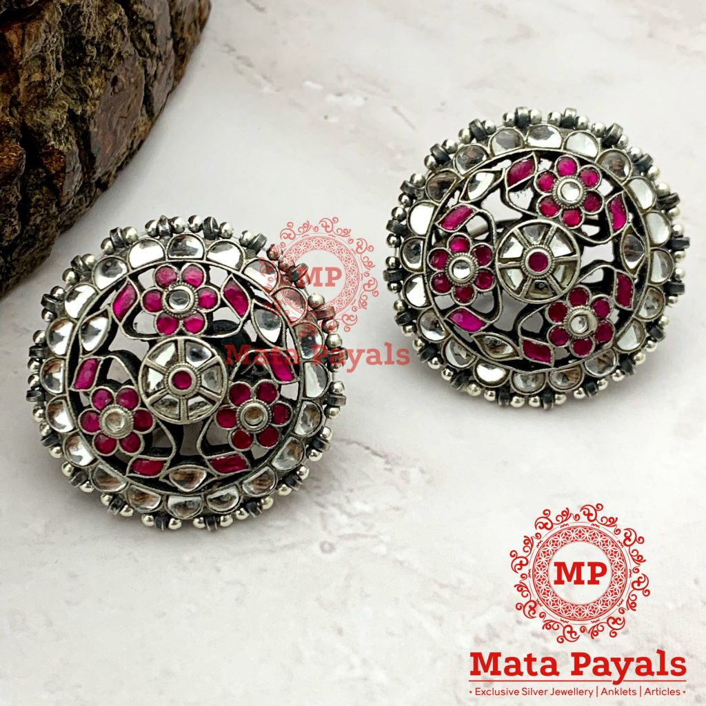 Aristocratic Floral Kundan Stud