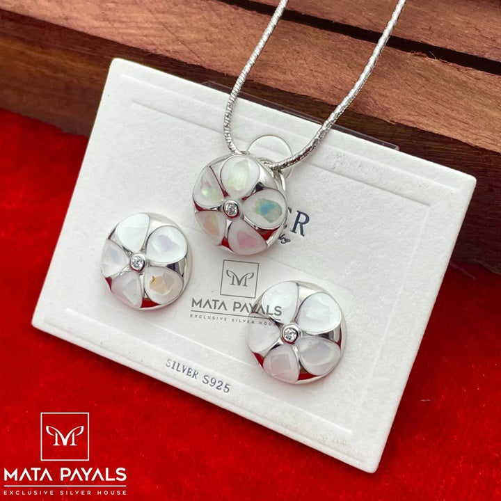 Attractive Floral Silver Pendant Set