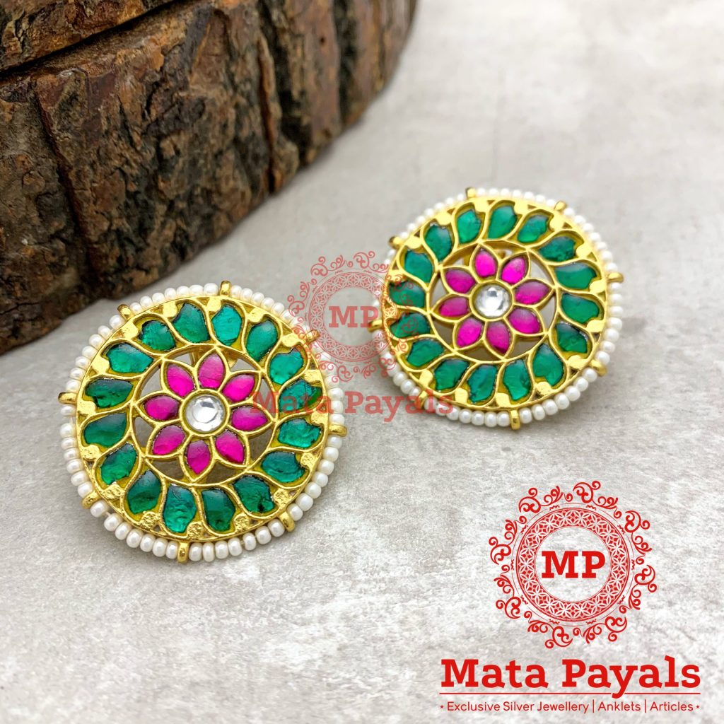 Beautiful Floral Kundan Stud