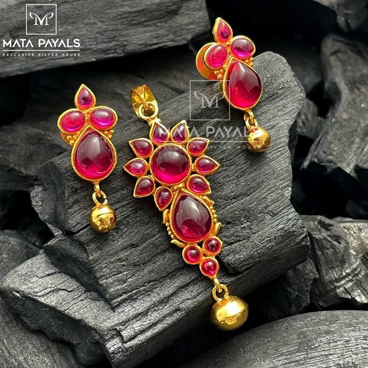 Blossomy Floral Gold Plated Pendant Set