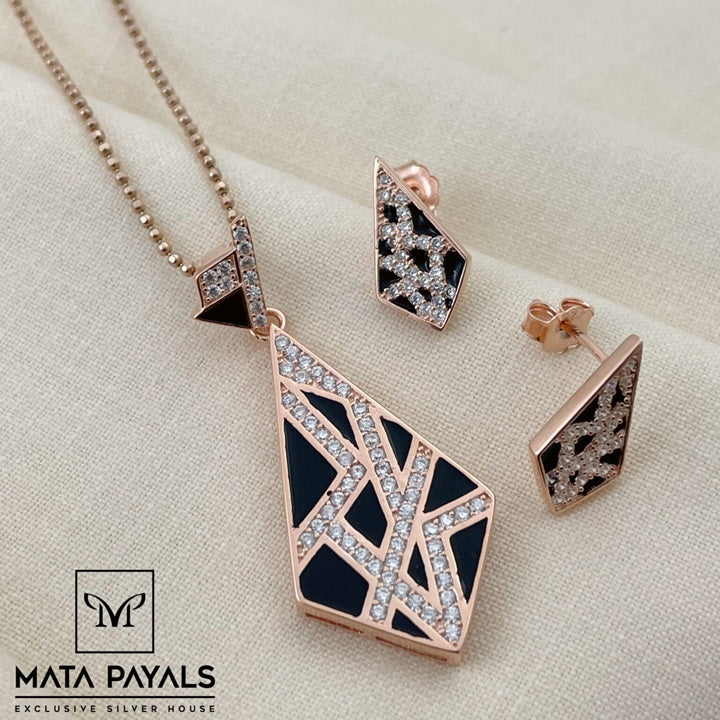 Criss Cross Pendant Set