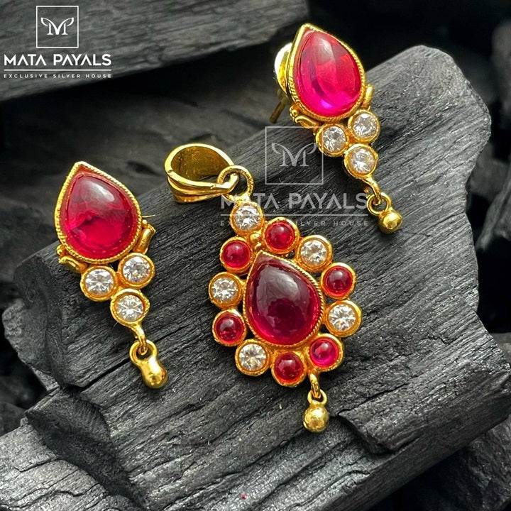 Cute Gold Plated Pendant Set