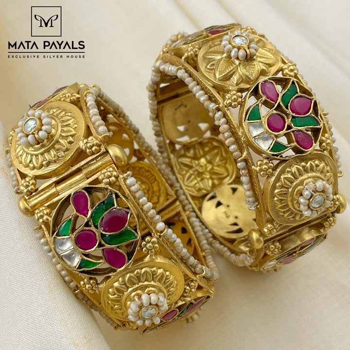 Enticing Kundan Bangles