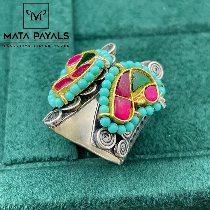 Eye – Catching Dual Tone Finger Ring