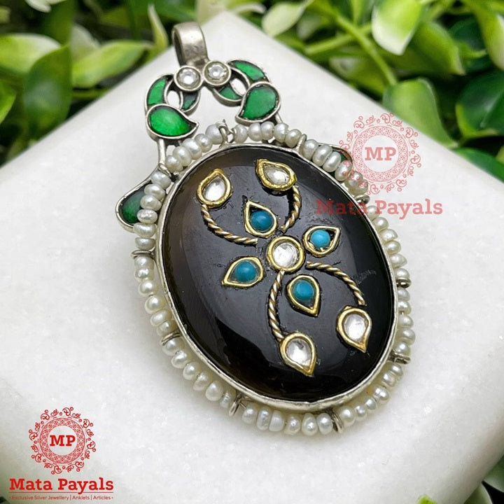 Flawless Kundan Oxidised Pendant