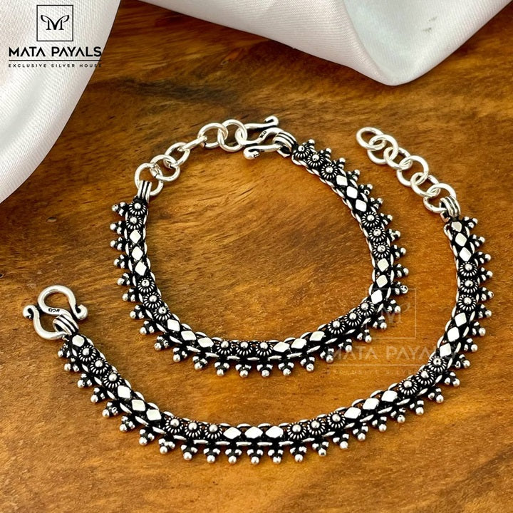 Fulgent Oxidised Baby Anklet ( 2-4 Years )