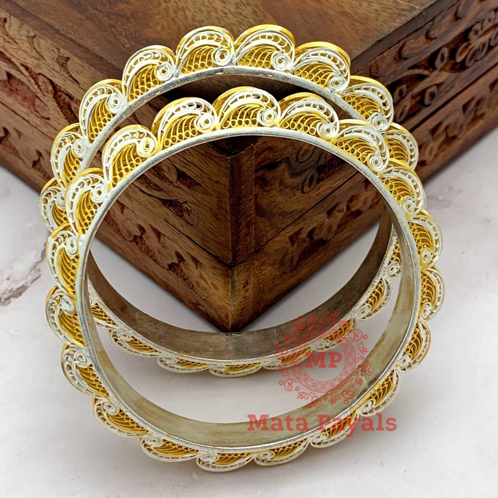 Mesmeric Two Tone Lovely Bangle