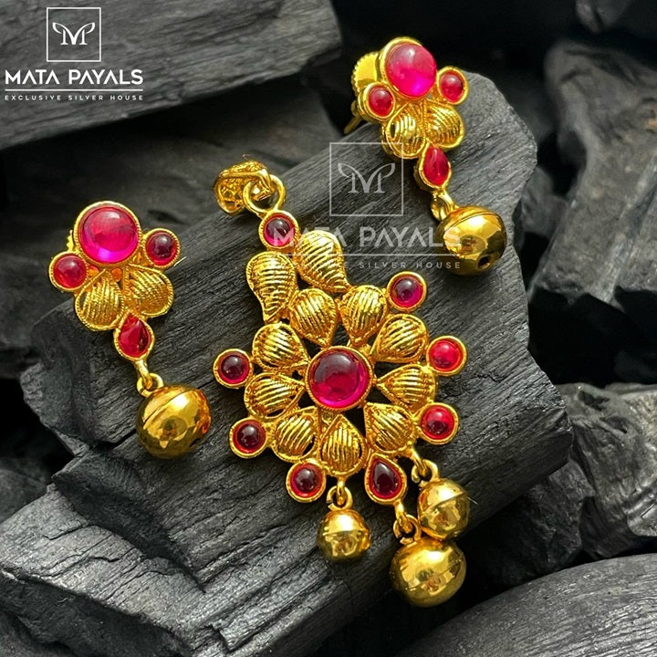 Mesmerizing Gold Plated Pendant Set