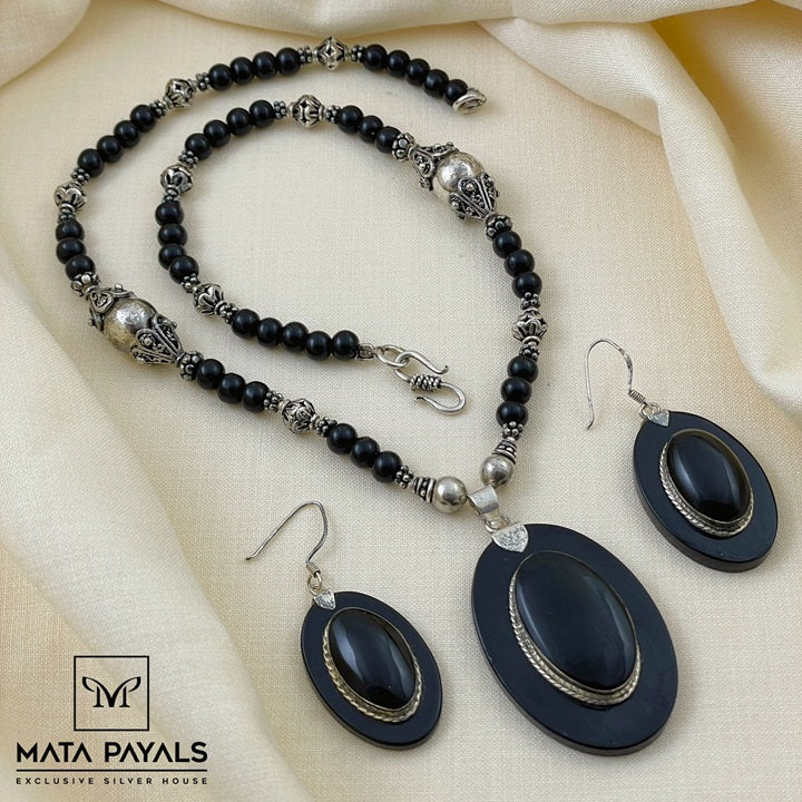 Trendy Black Onyx Beads Hara