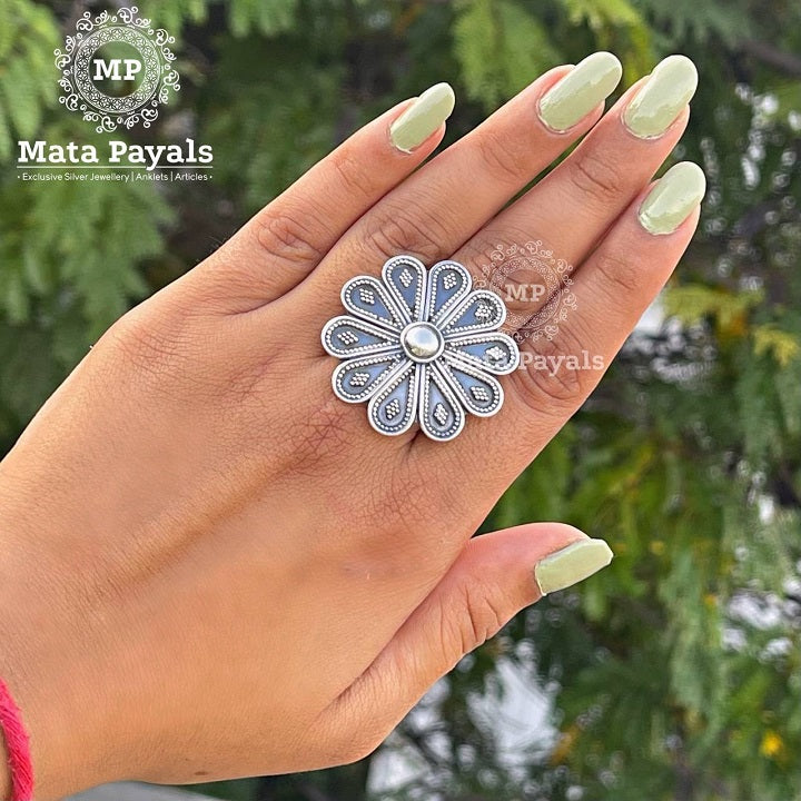 Outstanding Floral Silver Finger Ring