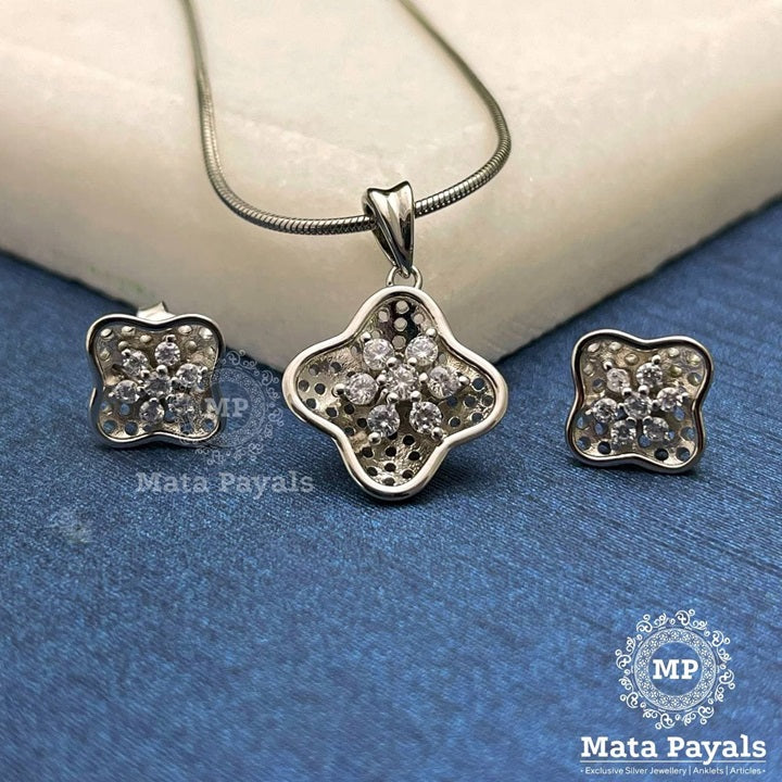 Squarey Floral Silver Pendant Set