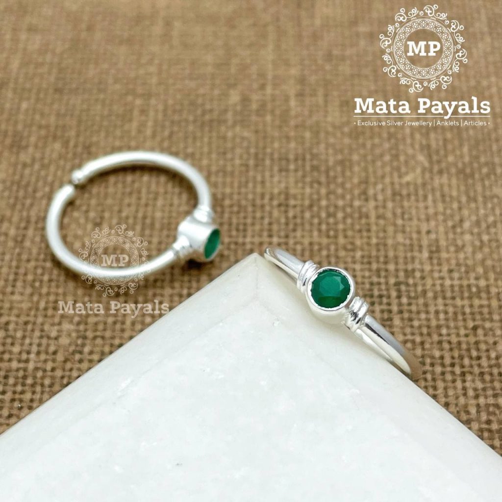 Green Round Silver Toe Ring
