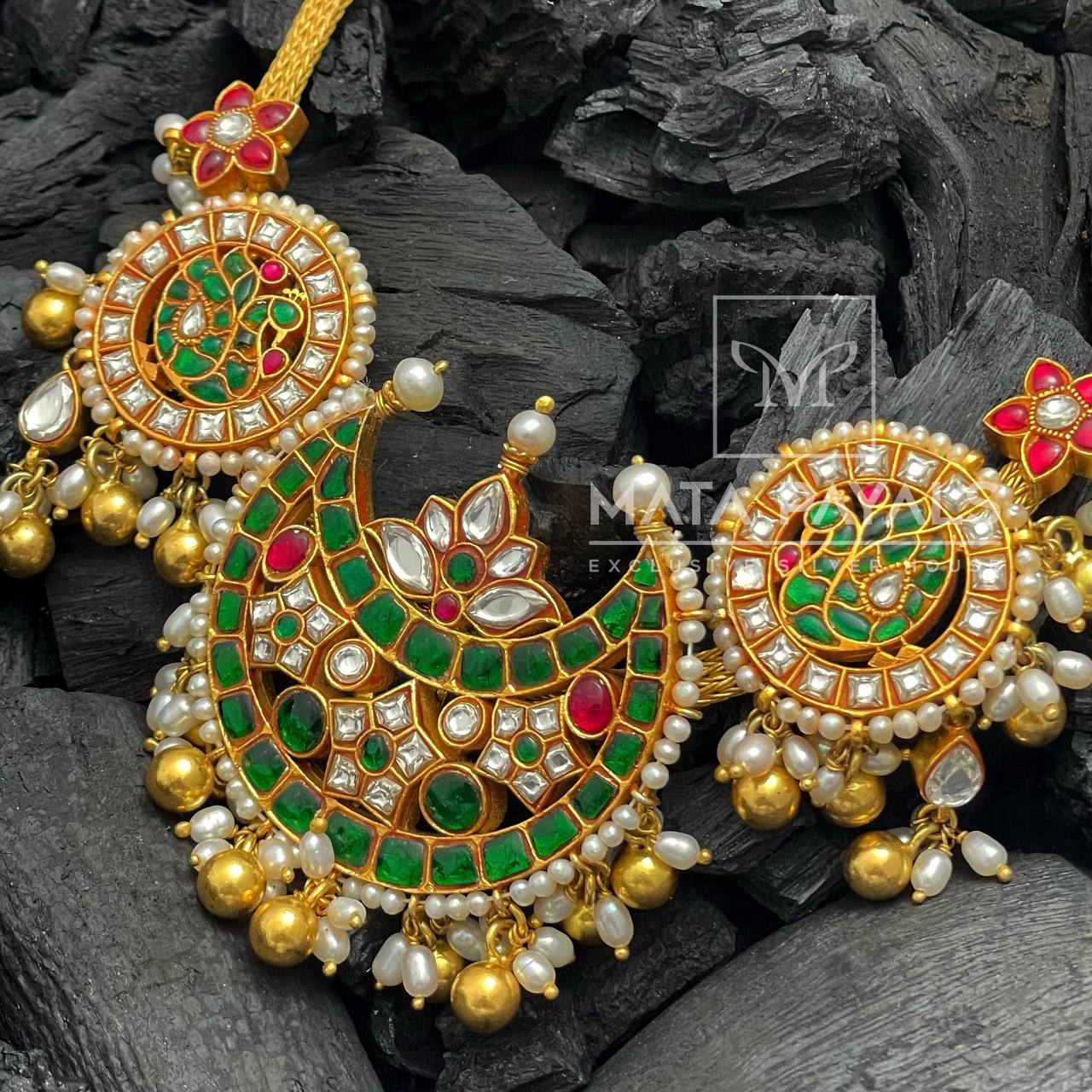 Gold Plated Kundan Choker Necklace.