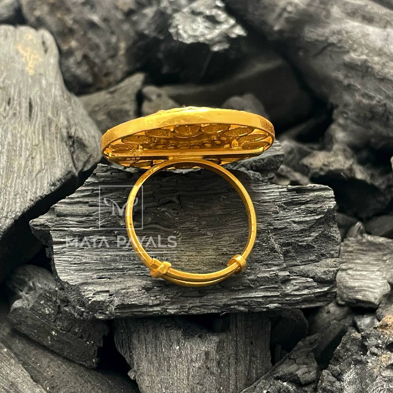 Mesmeric Gold Finger Ring.