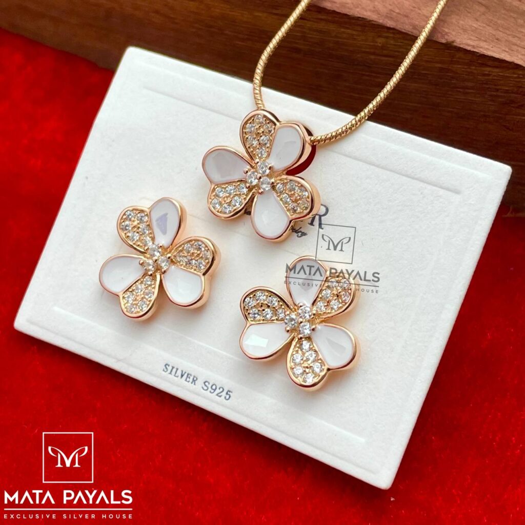 Heart Pikun Flower 22k 23k 24k Thai Baht Yellow Gold GP Necklace Pendant  Jewelry Women, Brass, not gem : Buy Online at Best Price in KSA - Souq is  now Amazon.sa: Fashion
