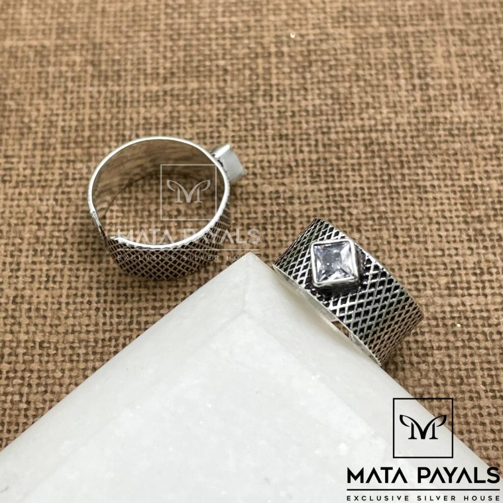 Square White Broad Oxidied Toe Ring