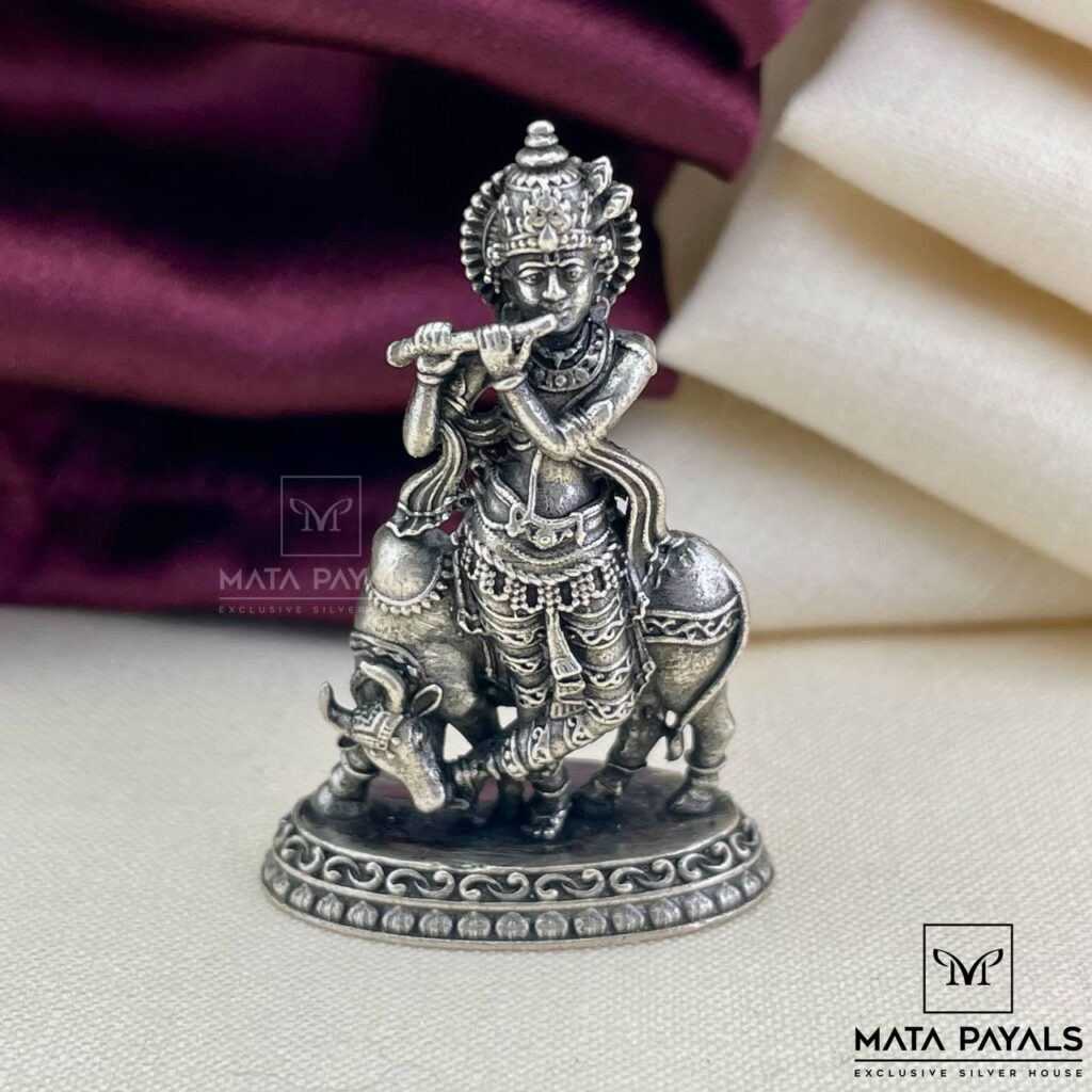 Basuri Shri Krishna Oxidised Idol