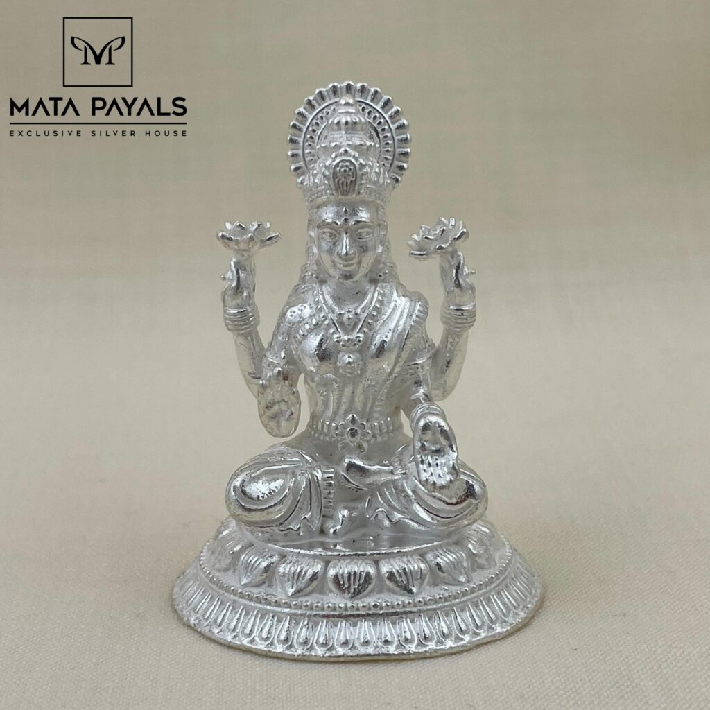 Devi Lakshmi Idol (2)